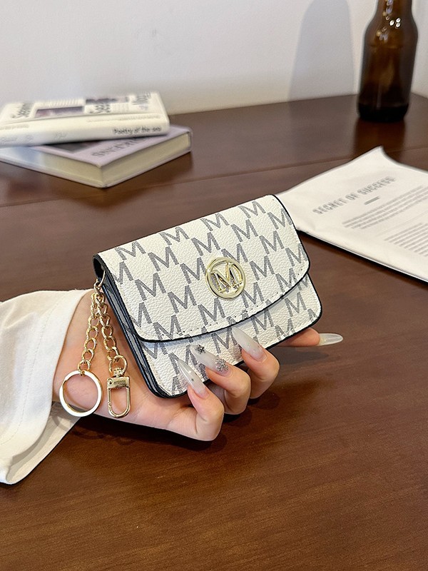 Retro Monogram Print Faux Leat - Monogram Keychain Leather recension och pris